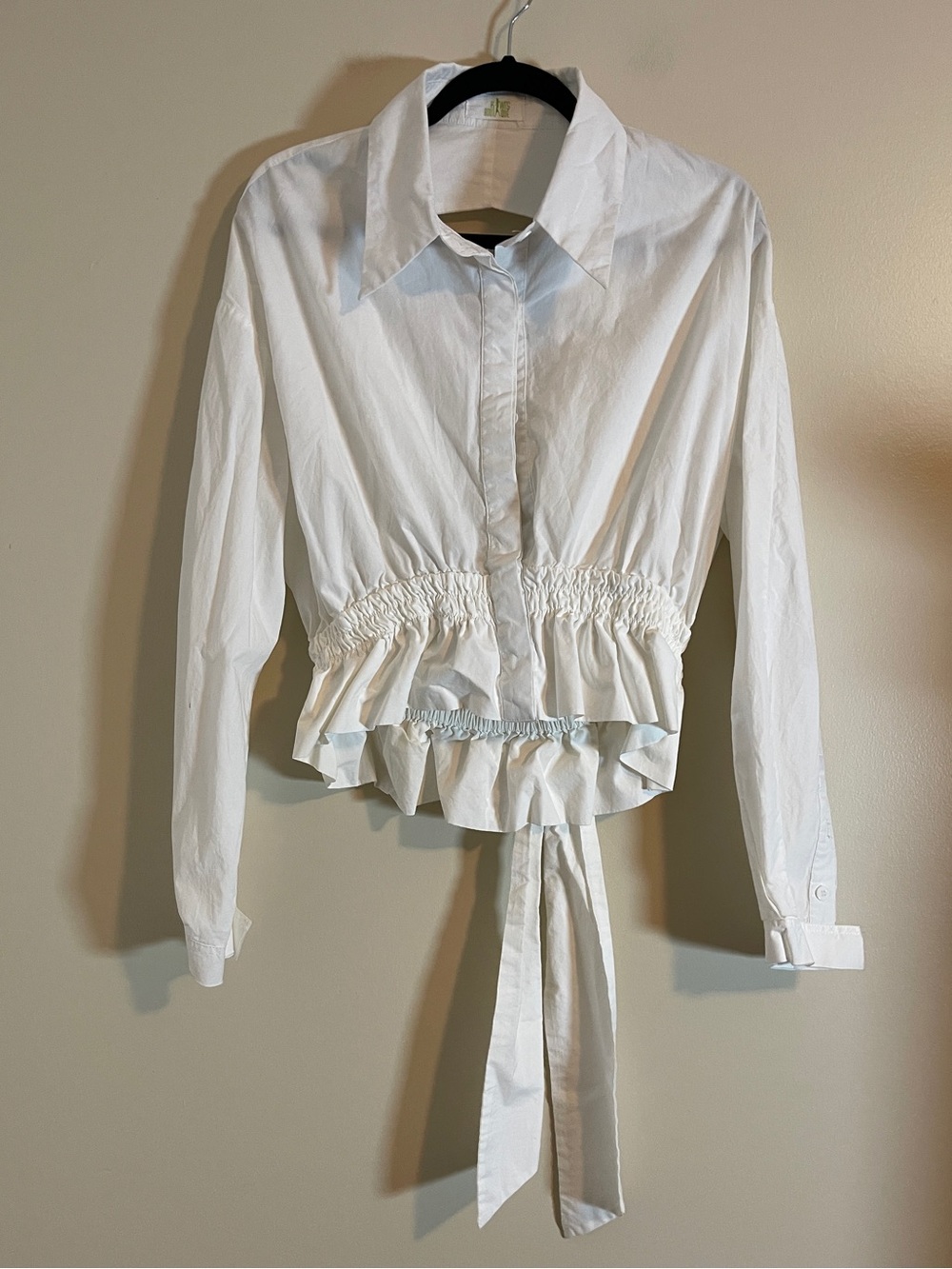 Kiwi's Boutique White Cropped Blouse Womens Large Smocked Waist Open Back Chic